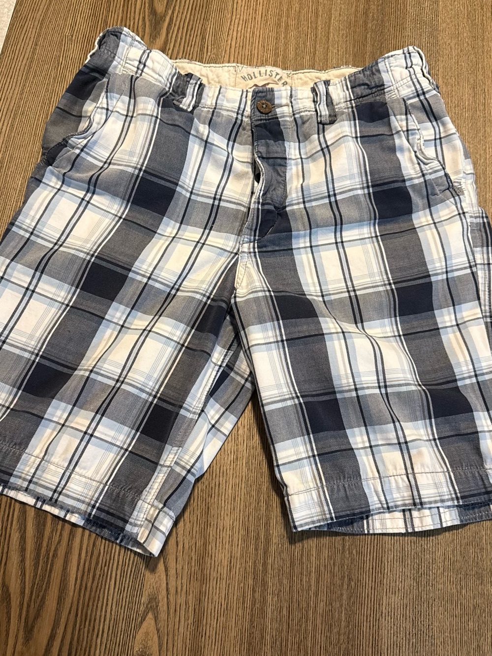 Hollister Men's Navy and White Plaid Flat-Front Shorts